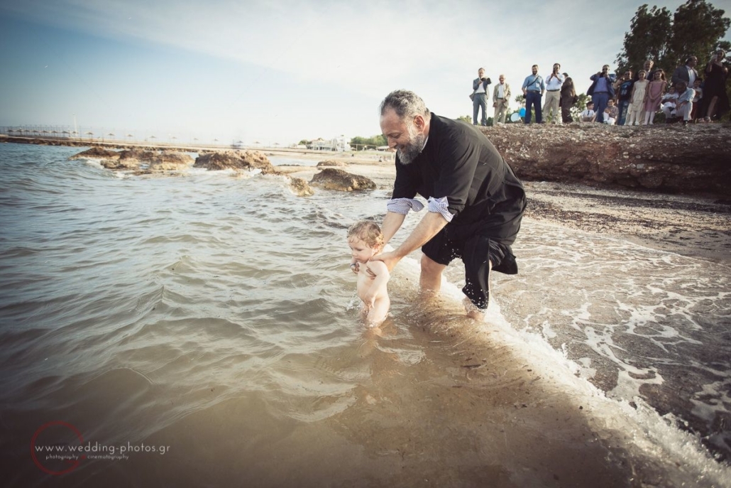 βάφτιση μέσα στη θάλασσα