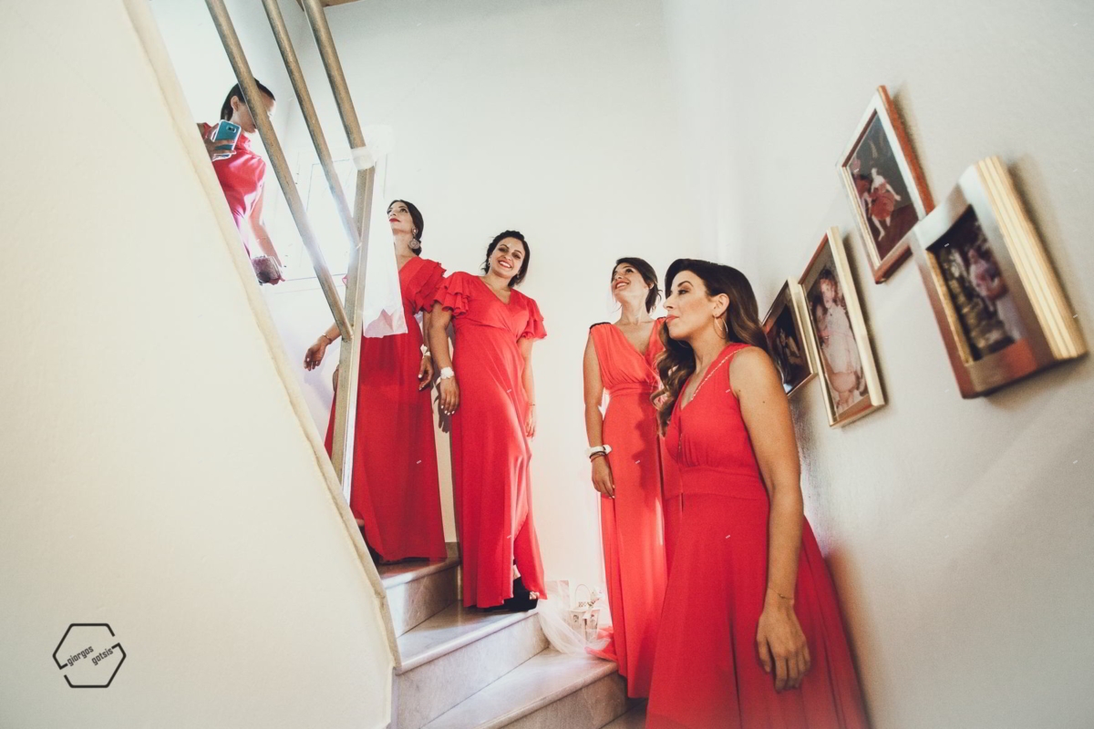 bridemaids in red