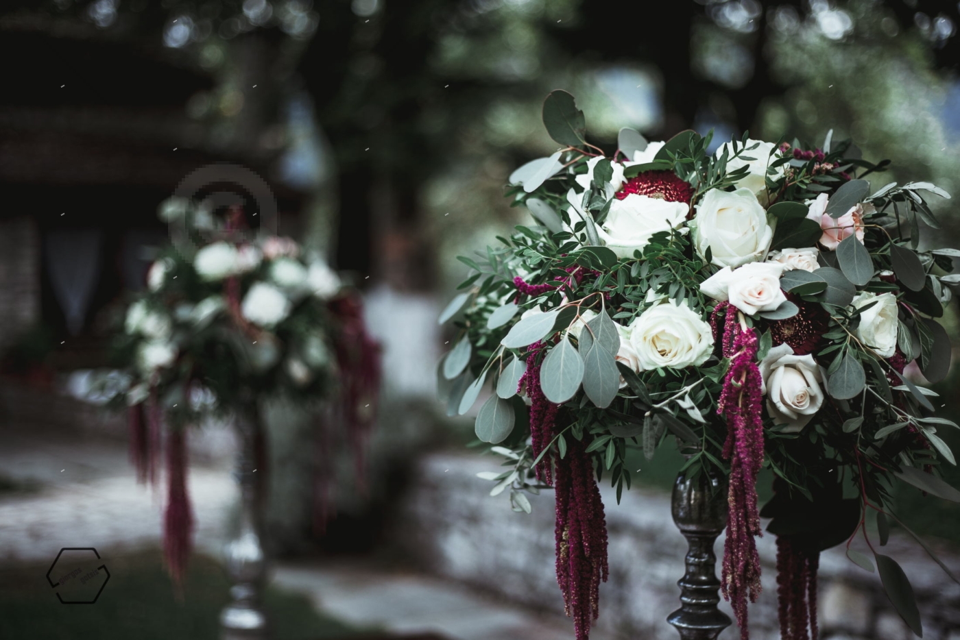 στολισμός γάμου λευκά τριαντάφυλλα